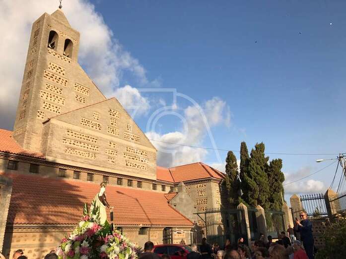 Momento en que la imagen de la Virgen del Carmen sale del convento de las Carmelitas Descalzas (Foto TA)